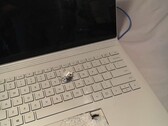 L'utilisateur de Twitter Aaron's Surface Book après avoir pris une balle (Source de l'image : @itsExtreme_)