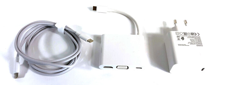 MateDock 2 (centre) : 1x USB-C, 1x USB-A, 1x HDMI 2.0, 1x VGA