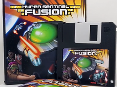 Le boîtier coulissant Hyper Sentinel Fusion avec une disquette illustrée par une clé USB