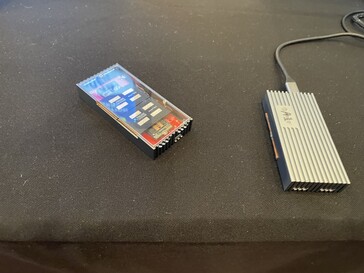 Le SSD avec deux Airjet Minis. (Photo : Andreas Sebayang/Notebookcheck.com)