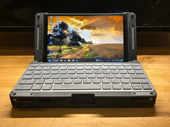 Lenovo Legion Go avec un boîtier à clapet imprimé en 3D. 