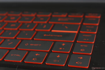 Des touches fléchées de taille normale au détriment d'une touche Ctrl plus courte. L'expérience de frappe ressemble à celle d'un Ultrabook typique en raison de la légèreté et de la faible profondeur de déplacement des touches