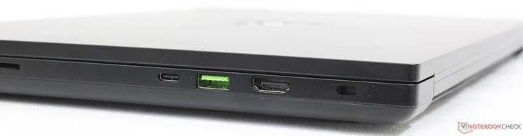 Droite : Lecteur SD, USB-C 3.2 Gen. 2 avec Thunderbolt 4 + DisplayPort + Power Delivery), USB-A 3.2 Gen. 2, HDMI 2.1, verrou Kensington