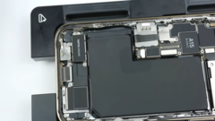 Apple Produits de libre-service en cours d'utilisation. (Source : Hugh Jefferys via YouTube)