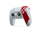 La manette DualSense de l'édition 20e anniversaire de God of War est disponible en quantités limitées. (Source de l'image : PlayStation)