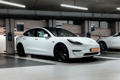 Les autorités chinoises craignent que les véhicules électriques Tesla, comme le modèle 3 que l&#039;on voit sur cette photo, ne soient utilisés à des fins d&#039;espionnage étranger (Image : Jannis Lucas)