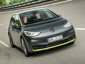 Volkswagen prévoit de lancer l'année prochaine la VW ID.3 GTX, plus puissante, alors que la voiture compacte électrique devrait subir son premier lifting (Image : Volkswagen)