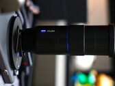 En Chine, vous trouverez les premières vidéos de test et de prise en main de l'appareil photo Zeiss-Kamera-Flaggschiff Vivo X300 Pro et de son téléconvertisseur. (Bildquelle : Weibo)