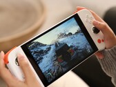 Le NEXT Lite devrait être disponible en plusieurs coloris. (Source de l'image : AYANEO)