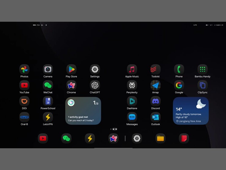 Une capture d'écran d'une résolution apparemment inférieure à la résolution native de l'écran interne d'un Galaxy Z TriFold.
