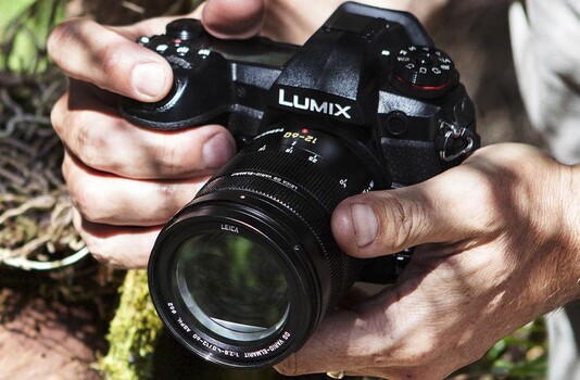 Les appareils photo Lumix M43 de Panasonic sont devenus les favoris des photographes hybrides en déplacement. (Source de l'image : Panasonic)