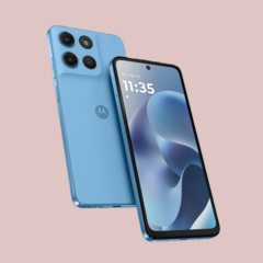 Le Moto G17 Power en coloris Pantone Alaskan Blue (Image source : Motorola)