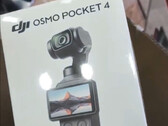 L'Osmo Pocket 4 dispose également d'un viseur rotatif.