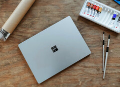Ni le Surface Laptop 6 ni le Surface Pro 10 ne devraient être expédiés avant l'été. (Source de l'image : Microsoft)