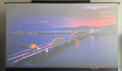 A la lumière du jour (façade de la fenêtre à droite)