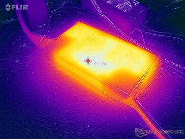 L'adaptateur secteur peut atteindre 60 °C en cas de fonctionnement prolongé de charges exigeantes