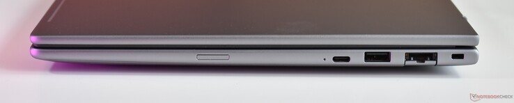 Exemple correct : USB-C 3.2 Gen 2, USB-A 3.2 Gen 1, RJ45-Ethernet, emplacement pour verrou Kensington