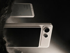 L'A10 sera équipé d'un SoC Snapdragon d'entrée de gamme. Sur la photo : une image promotionnelle montrant l'écran magnétique fixé au téléphone.
