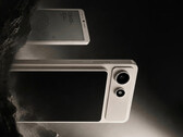 L'A10 sera équipé d'un SoC Snapdragon d'entrée de gamme. Sur la photo : une image promotionnelle montrant l'écran magnétique fixé au téléphone.
