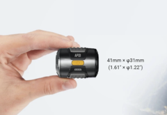 La pompe à air AP01 est exceptionnellement compacte mais nécessite une banque d'alimentation.