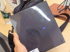 Ce qui semble être le coffret de vente du prochain Vivo X500
