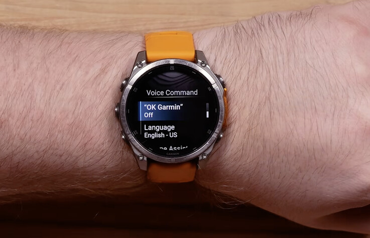 La nouvelle fonctionnalité de commande vocale de Garmin est disponible sur plusieurs montres connectées, dont la Fenix 8 illustrée ici.