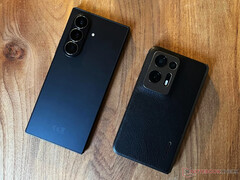 Le Galaxy Z Fold7 à côté de l'Oppo Find N2. (Source de l'image : Notebookcheck)