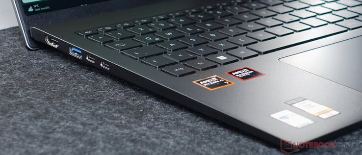 HDMI, USB-A 3.1 ; 2 x USB-4