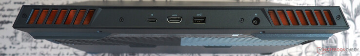 Au dos : USB-C 3.2 Gen 2 avec DisplayPort, HDMI 2.1, USB-A 3.2 Gen 1, entrée d'alimentation