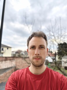 Un selfie avec l'appareil photo principal 