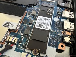 Le SSD M.2-2280 peut être remplacé.