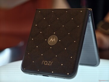 Motorola Razr 70 avec cristaux Swarovski à l'arrière