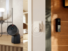 De gauche à droite (photo), la caméra filaire Philips Hue Secure 2K, le carillon Hue Smart Chime et la sonnette vidéo filaire Hue Secure. (Source de l'image : Philips - Edited)