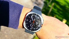 D'après les dernières informations qui ont fuité, la Samsung Galaxy Watch Ultra 2 présente un nouveau design, s'inspirant quelque peu de la Galaxy Watch 9 Classic, qui n'a finalement jamais été commercialisée.
