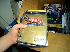 Parmi d'autres jeux, les YouTubers ont trouvé une copie scellée en usine de The Legend of Zelda : The Wind Waker pour la Nintendo GameCube (Image : Cheap Finds Gold Mines)
