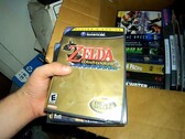 Parmi d'autres jeux, les YouTubers ont trouvé une copie scellée en usine de The Legend of Zelda : The Wind Waker pour la Nintendo GameCube (Image : Cheap Finds Gold Mines)