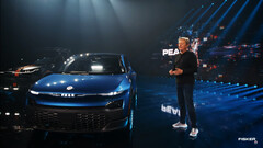 La Fisker PEAR est une petite voiture électrique abordable construite en collaboration avec Foxconn pour les jeunes professionnels vivant dans les grandes villes. (Source de l'image : Fisker sur YouTube)