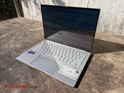 Le ZenBook 14 OLED UX3405 est un ordinateur portable ultra-portable décent