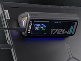 La batterie externe PB9 d'Legion, d'une puissance de 170 W, coûte environ 82 dollars en Chine. Sur la photo : une image promotionnelle de la batterie externe posée sur un ordinateur portable.