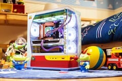 MSI lance plusieurs composants pour PC de jeu de bureau avec des designs colorés de type &quot;Toy Story&quot; (Image source : MSI)