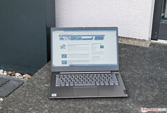 Lenovo ThinkBook 14 - À l'extérieur (à l'ombre).