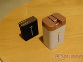 Les chargeurs Omega 100W (à gauche) et 200W (à droite).