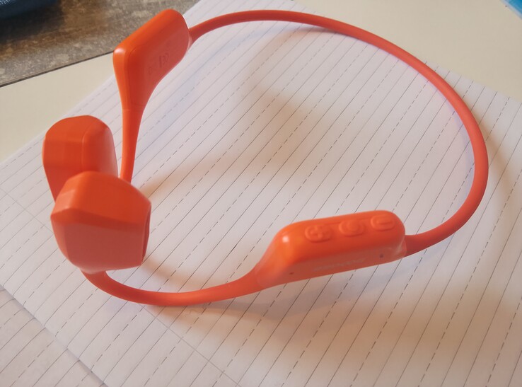 Les commandes. Les boutons sont assez serrés