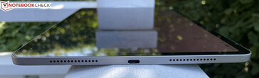 Droite : Haut-parleur, USB-C 2.0