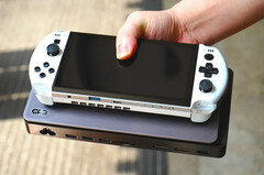 Le GPD G1 fonctionne apparemment mieux lorsqu'il est connecté via OcuLink et USB4. (Source de l'image : GPD)