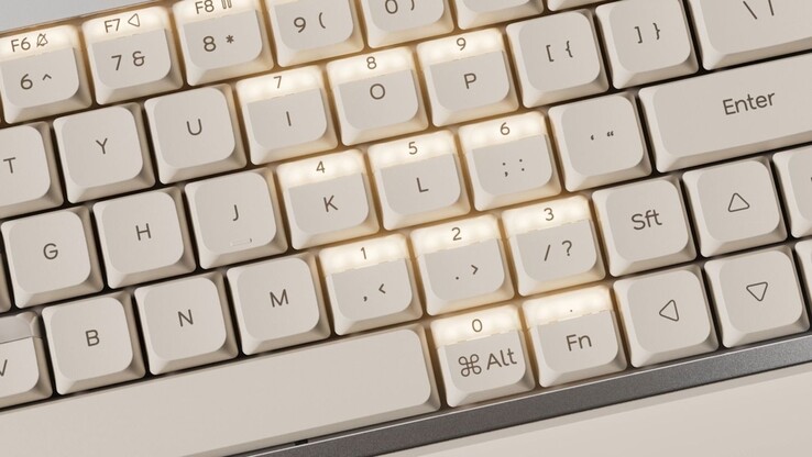 Les touches à double action permettent d'étendre le clavier de 64 touches à l'équivalent de 100 touches et sont entièrement personnalisables. (Source de l'image : Nics Tek)