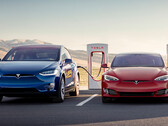 Les Superchargers de Tesla ont reçu des éloges pour leur emplacement pratique, le grand nombre de places de stationnement et l'expérience de branchement sans tracas. (Source de l'image : Tesla)