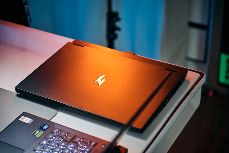L'Acer Nitro 14 présente une esthétique épurée.