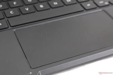 Il est difficile d'effectuer des saisies multi-touch sur l'étroit pavé tactile
