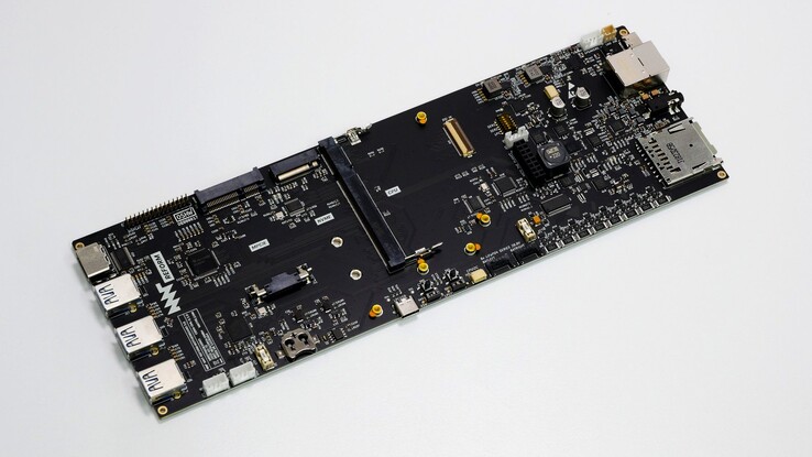La carte mère MNT Reform 3.0 est équipée d’un connecteur de module de calcul à 200 broches.